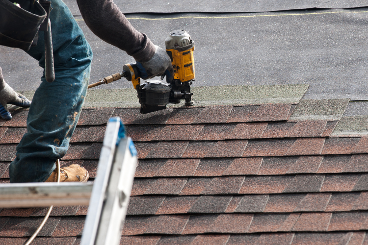 T & D Construction providing emergency roof repair services in Gallatin
